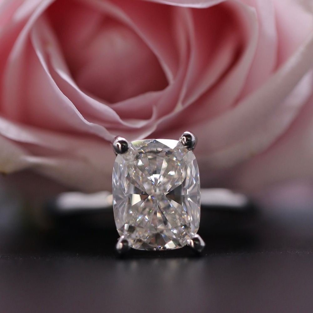 2 carat cushion Diamond ring